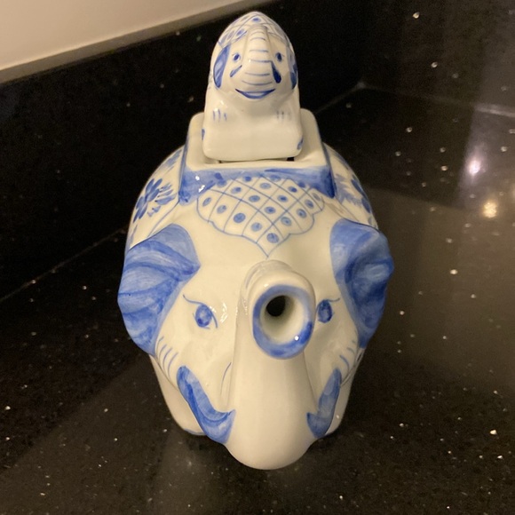 Elephant and Baby: Blue and White Floral Teapot Ceramic & Lid Vintage, Farmhouse - Picture 4 of 13
